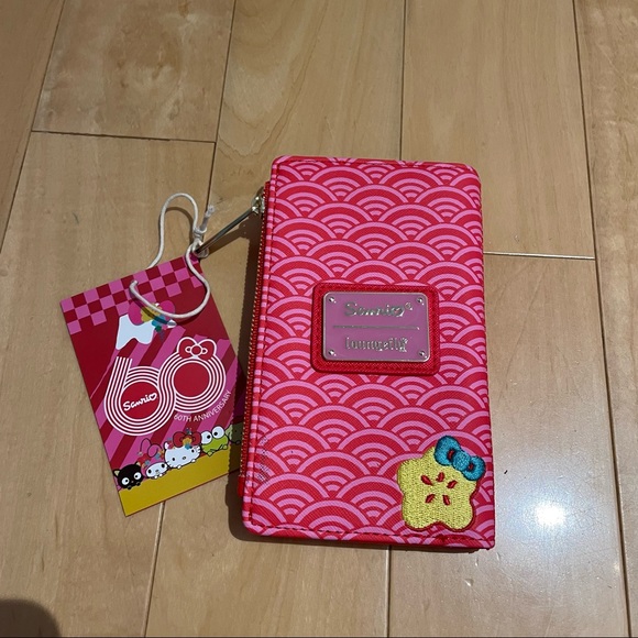 NWT hello kitty loungefly bifold wallet - Picture 7 of 8
